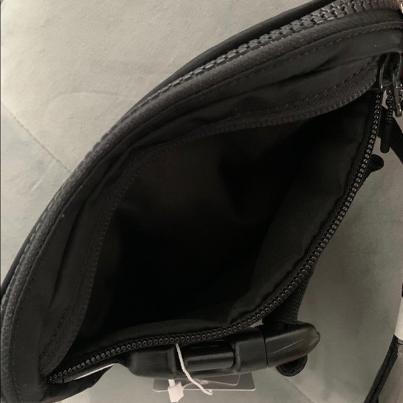 NEW LULULEMON EVERYWHERE BELT BAG IN BLACK WITH WHITE LOGO - Picture 6 of 10